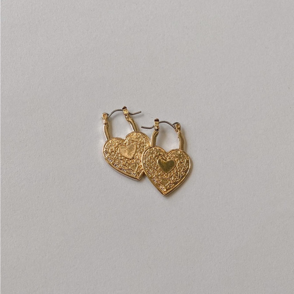 CLASSIC MOMENTS EARRINGS GOLD - Picture 2 of 3